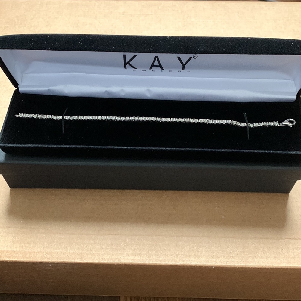 Kay Jewelers Round-Cut Diamond Tennis Bracelet 1/6 Ct 7.5”
